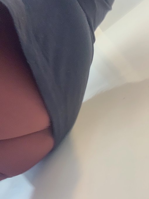 Who likes a bum in yoga pants? #yogapants #assaddict #bigass https://t.co/TNiQK2lTHi<a href="/tag/yogapants"class="tags">#yogapants</a><a href="/tag/assaddict"class="tags">#assaddict</a><a href="/tag/bigass"class="tags"><span>#bigass</span></a>
