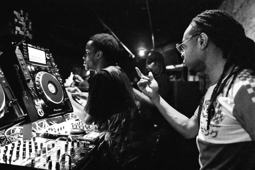 lizztweeted's tweet photo. I found some photos I took at the @teklife57 DJ Rashad memorial show at @EastRoomChicago on 4.26.2019 that @DJFLP1 and I drove to from Detroit. Absolutely no surprise that show with a lineup including @DJTAYE @Manny_Teklife @DeejayEarl_ @SlickShoota packed the venue 1/ https://t.co/6I0w9ecaCt