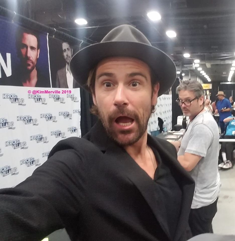 KimMerville's tweet photo. #ThrowbackThursday
This is what happens when you hand your phone to Matt Ryan for selfies at FanFest New Jersey! #FFNJ
#Constantine🇬🇧👔🚬
#LegendsOfTomorrow
#MattInTheHat🎩#MattInAPenmanHat🎩 https://t.co/6zR73ack3N