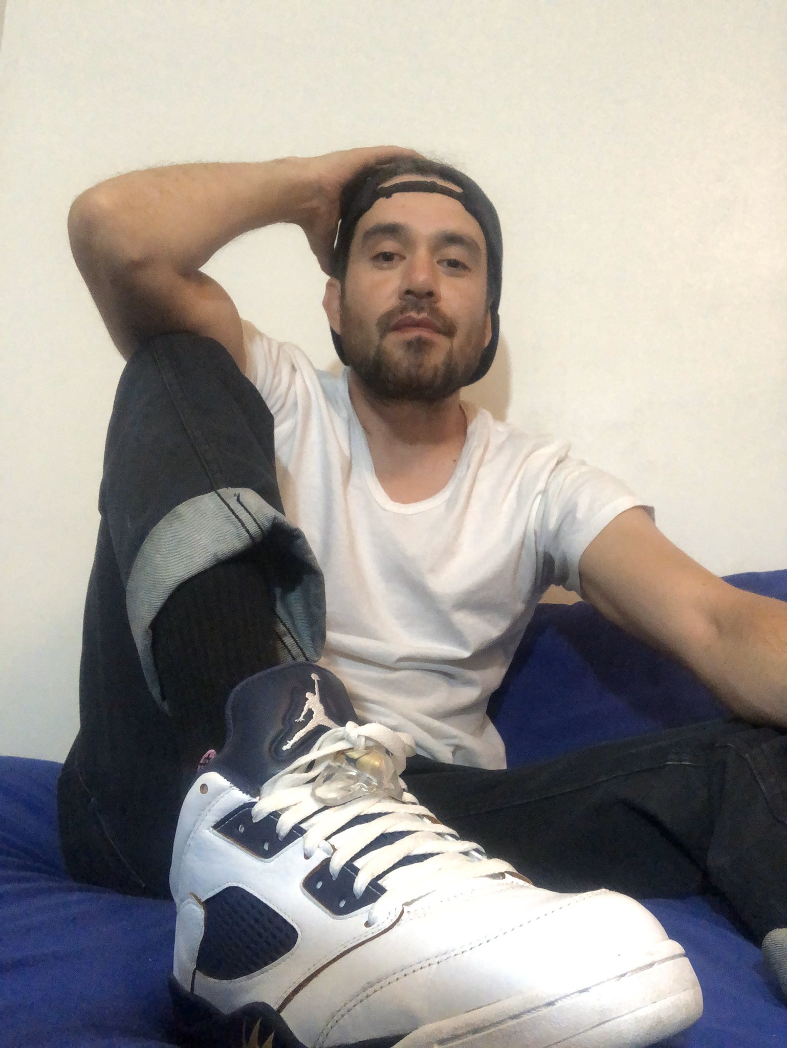 Feetfan: Buy & Sell Rare Kicks Instantly! - x9466m1