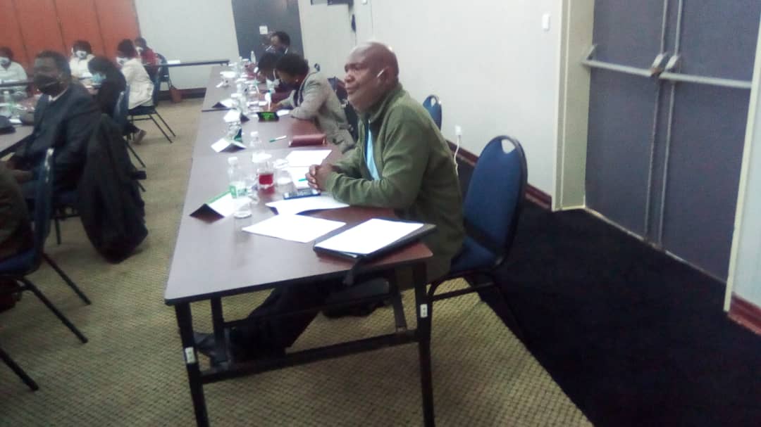 Following the proceedings at an engagement meeting with Hon Minister Kazembe Kazembe of Home Affairs at Bulawayo Holiday Inn ,Trinity Project Director Mr P Mpofu presented on challenges faced in accessing documents in Zimbabwe 🇿🇼 <a href="/HealZim/">Heal Zimbabwe Trust</a> <a href="/MpofuPumulani/">Pumulani Mpofu</a> <a href="/citezw/">CITE</a> <a href="/SWRGNZim/">SWRGN</a> <a href="/zet_uk/">Zimbabwe Educational Trust (ZET)</a>