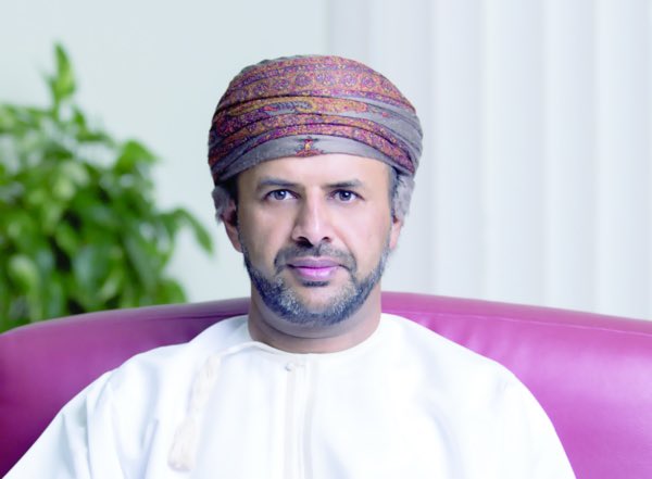 "من لا يشكر الناس لا يشكر الله" أتوجه بالشكر الجزيل إلى د.علي البيماني على كل ما قدمه لجامعة السلطان قابوس ولموظفيها من دعم وتطوير فهو إنسانٌ رائع قبل أن يكون قائدًا فذاً.  وأتقدم بالتهنئة الحارة لسمو السيد فهد بن الجلندى آل سعيد لنيله الثقة السامية لتولي رئاسة جامعتنا الموقرة