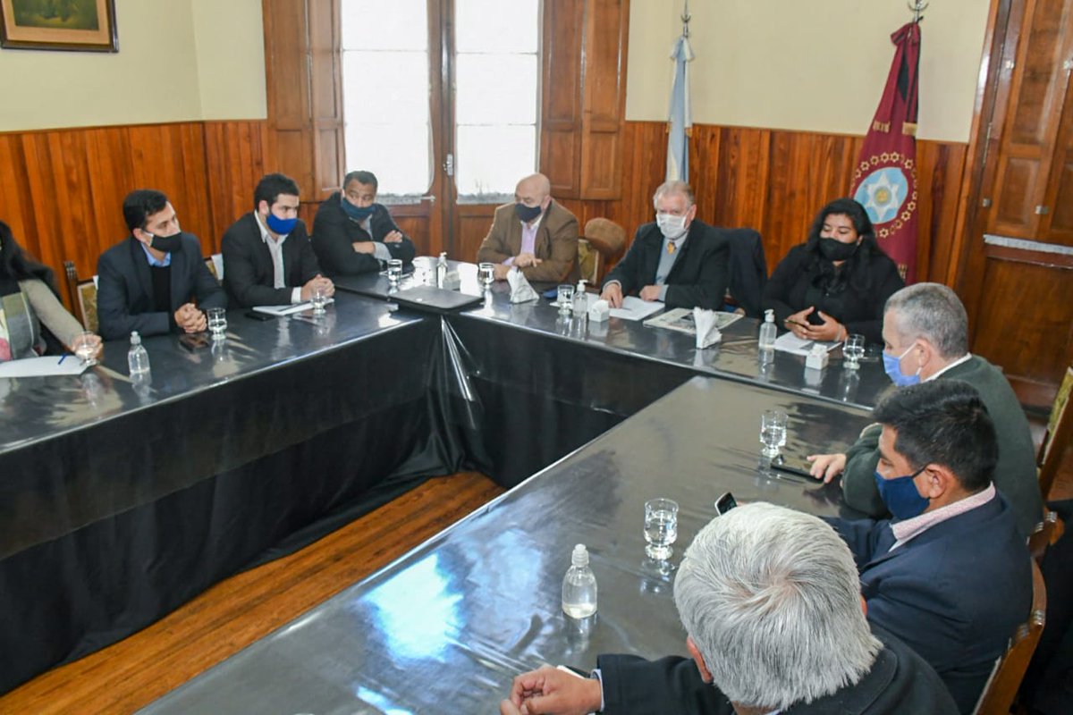 #PlenarioSenadores La directora de PAMI Salta, Verónica Molina, informa al cuerpo presisido por Antonio Marocco sobre el funcionamiento del Instituto Nacional de Servicios Sociales para Jubilados y Pensionados en la provincia.
<a href="/GobiernoSalta/">Gobierno de Salta</a> <a href="/SenadoSalta/">Senado Salta</a> 
<a href="/PAMI_org_ar/">PAMI - INSSJP</a>