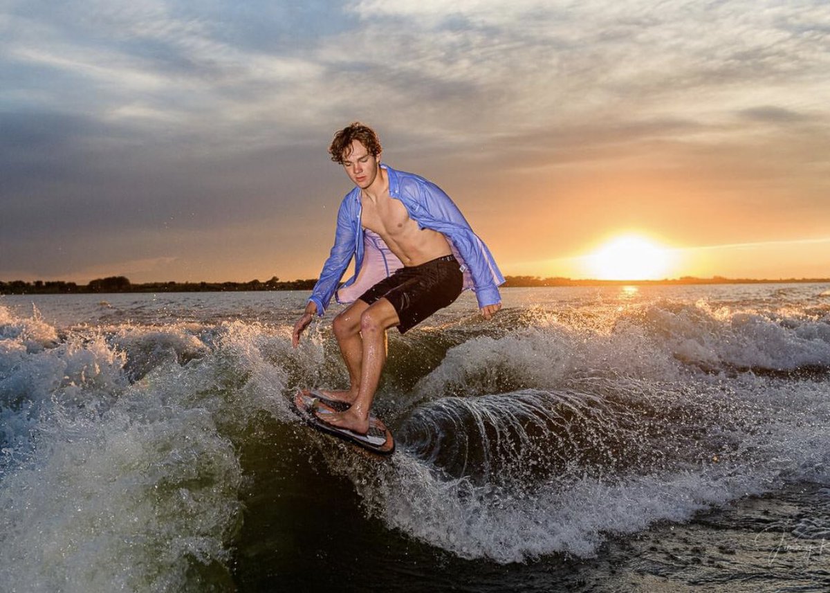 dawn1801's tweet photo. Senior photos, while football and track photos are done the true passion is wake surfing and being on the water #wakesurfingusa, #mcboats, #wakeboatdurfing https://t.co/p090qh1ANe