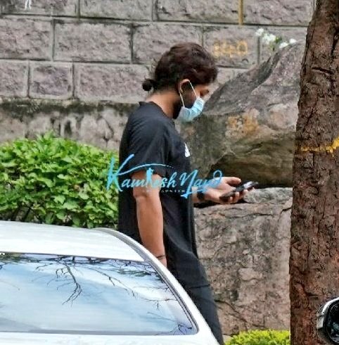 AIAFA_MHBD's tweet photo. Latest Snaps Of Our Stylish Star @alluarjun 🔥

#AlluArjun #Pushpa https://t.co/9F5jN5KxfV