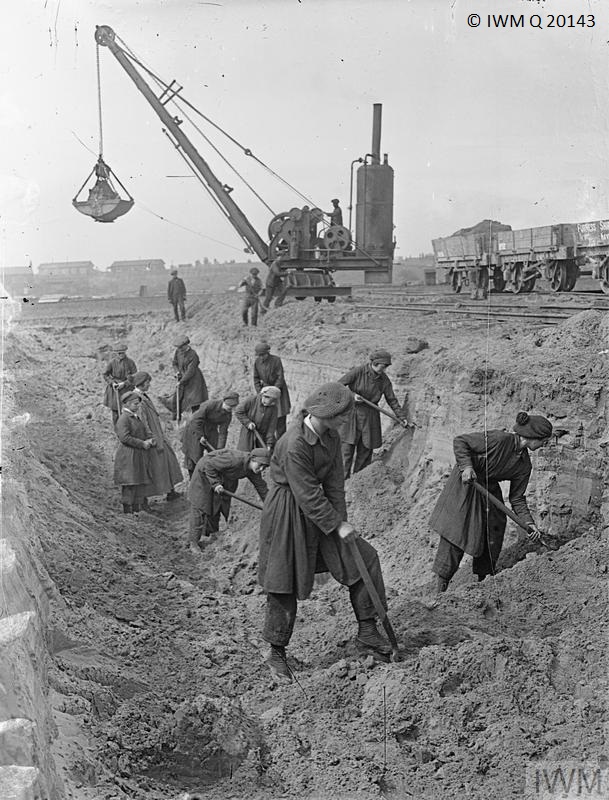 17/20 The landscape was also shaped by steel through women’s contribution to shipbuilding in other ways: Haverton Hill emergency shipyard on  #Teesside was constructed in 1918-19 by women workers. The slips and basins they dug are still in use.  #SWOS20