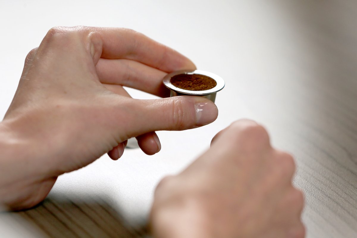 capsulier's tweet image. Measuring my life with coffee pods 
#consistent #always 
#coffeecapsule #capsulecoffee 

Give us a thumb up, follow and stay tuned! 
#☕ #coffeelovers  #substainable  #espresso  #makeyourownblend  #capsulier