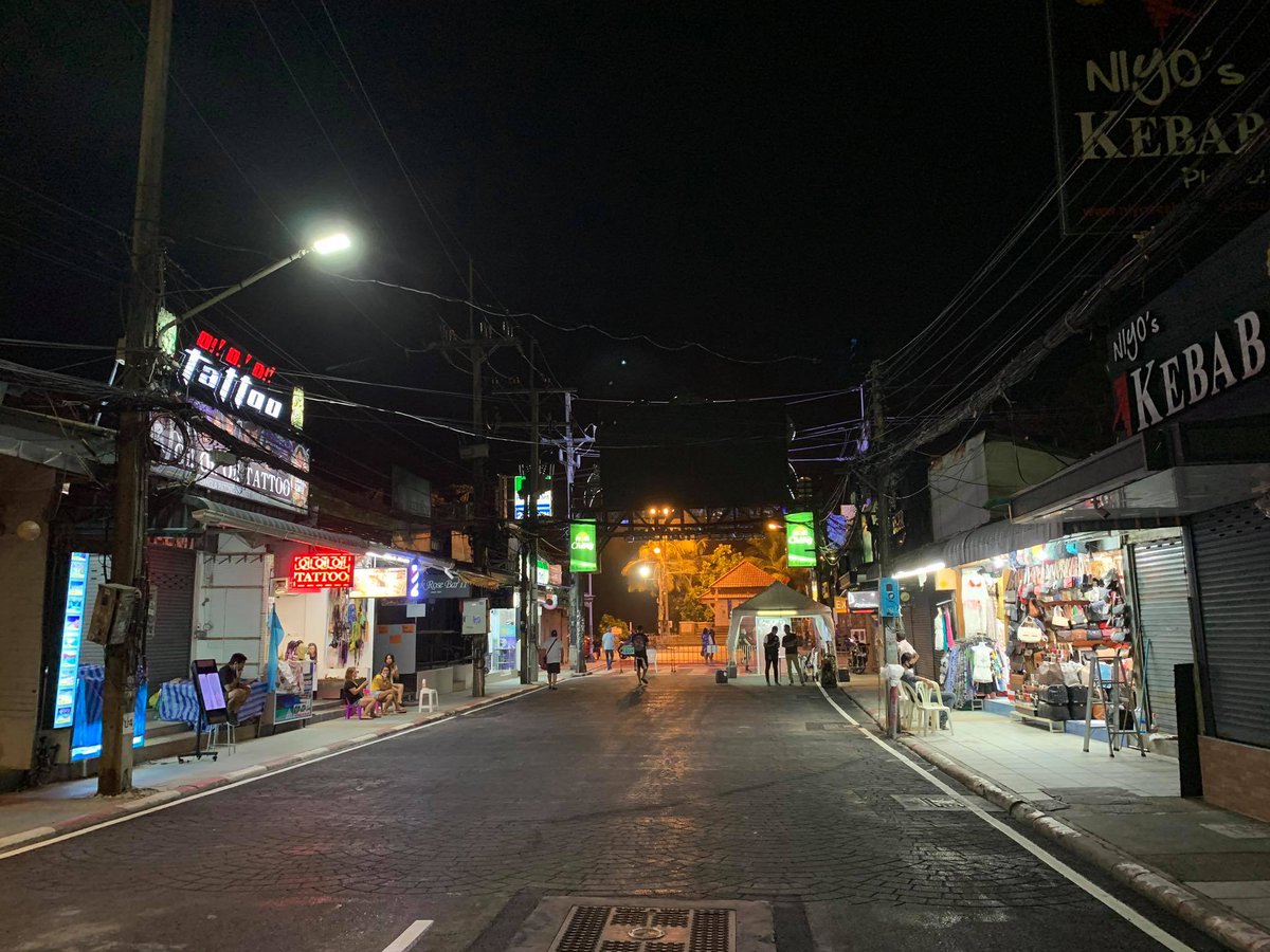 プーケット旅行センター 年07月01日 02日のプーケット島 パトンビーチ バングラ通りの風景 プーケット プーケット島 パトンビーチ バングラ通り プーケット旅行センター T Co 71mlgigjfw