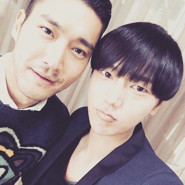 150422 - 3 days later, jongwoon update his weibo with caption 'most beautiful spring in my life' included siwon 