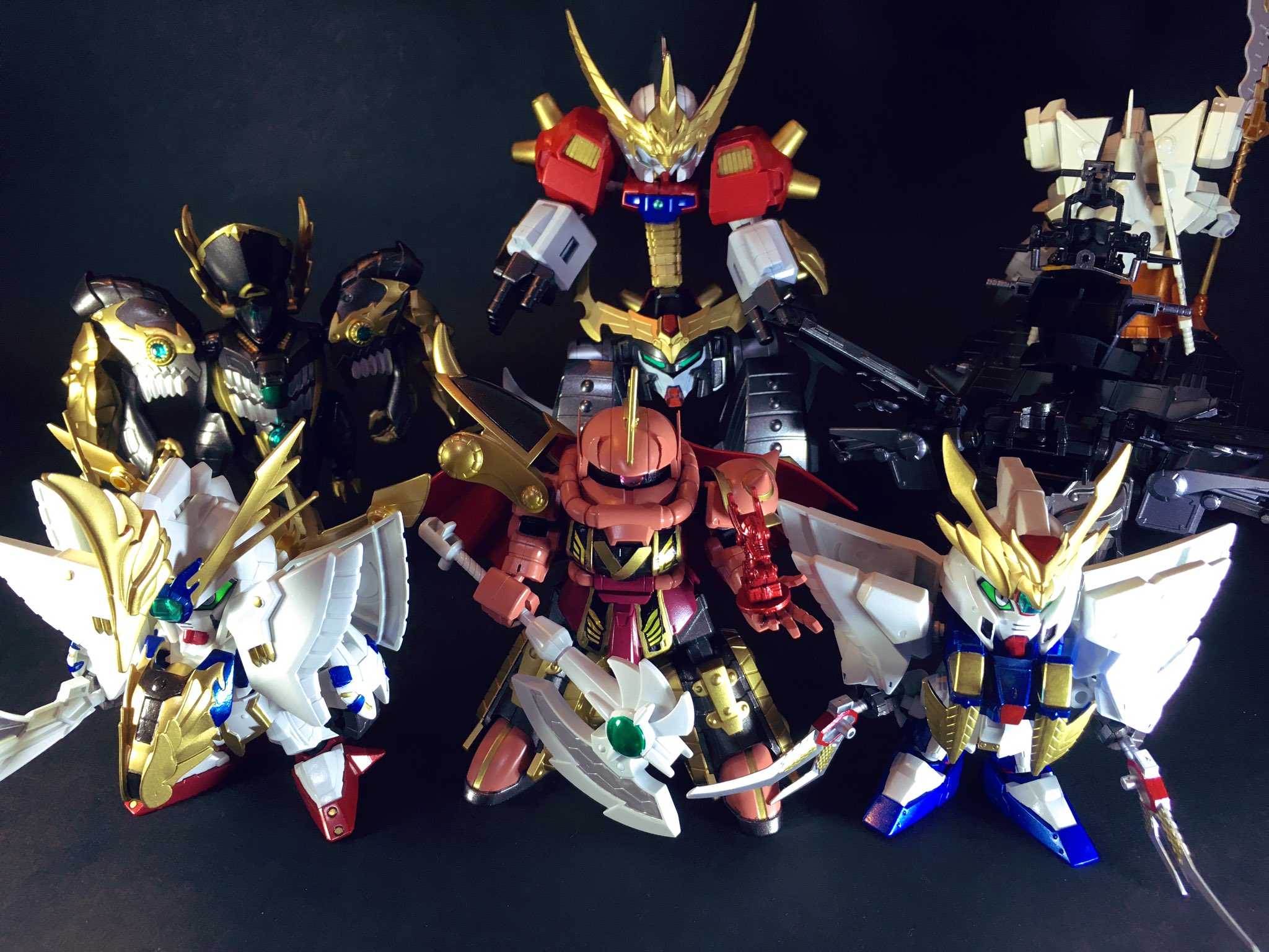 ひとらたん Sdガンダム三国伝 春秋戦国伝 蚩尤ガンダム同窓会 戦神合身 蚩尤ガンダム のセット購入から約一年 全パーツほぼ余す事なく皆様方それぞれの進路へ巣立って行かれました おめでとうございます 我が家の蚩尤ガンダム同窓会を開催しま