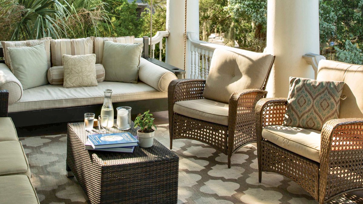 SouthernLadyMag's tweet photo. From beautiful alfresco table settings to garden-fresh menus and easy no-bake desserts, our July/August issue captures the best of summertime. Preview the magazine on our website. https://t.co/hI2qvLhq4U 
#southernladymag #issuepreview #julyaugust #prettyporches https://t.co/k8kdHssJPB