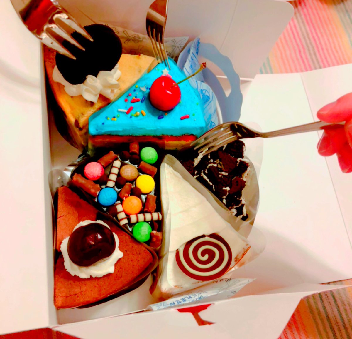 Quu 徳島チョークアート黒板ペイント 女子会やで 笑 バッチバチに可愛いケーキで美味しいjammyちゃんケーキで語る語る5時間 疲れ飛んだ さぁ明日も仕事頑張っか 徳島市 徳島チョークアート チョークアートキュー 徳島