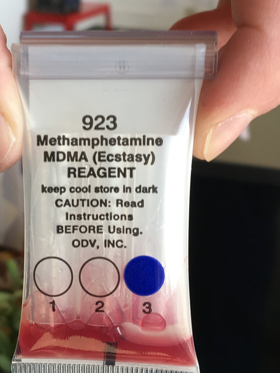 1/ Drug field tests like this one are little pouches with chemicals in them. Officers drop in suspected drugs and wait for colors to form.But the colors don't always signal illegal drugs. For example: there were no drugs in this picture. Many still call this positive ...