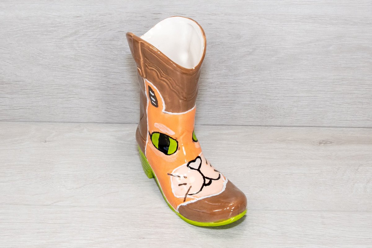 DallasFlexhaug's tweet image. Bidding is open!!! The #EmptyBoots2020 auction raising $$ for @CalgaryFoodBank. #FeedYYC Cat theme continues with “Puss n’ Boot” for me! Closes July 9th. Lots of good boots here: elevateauctions.com/bowls2020
