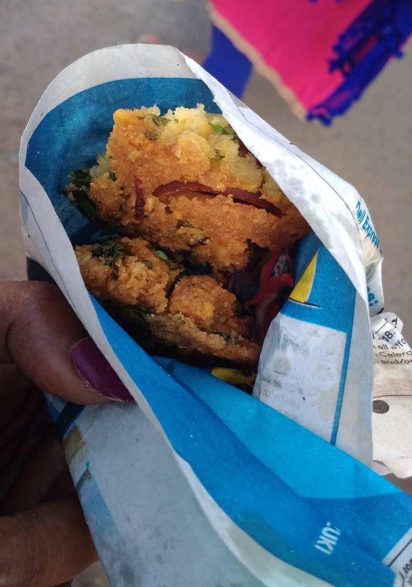 First, tea time. Find any of the million stalls peppered around Tirunelveli junction and get yourself a kattan chaya aka black tea. Growing up, I had only this topped with pottu kadalai or sevu.Have it with paruppu vadai, biscuit sandwich or cake sandwich, your choice!