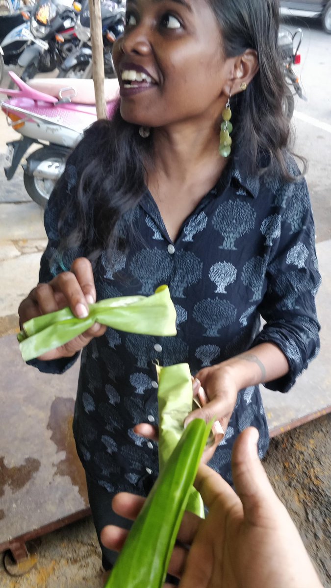 Please stand there and ask "anna, pathu ruvaaiku" (bro, for ten rupees)You ll be given these teensy parcels of banana leaf with piping hot alwa. Take it between your fingers, towards your mouth and let it slip down your throat. Ill kick your ass if you try to bite.