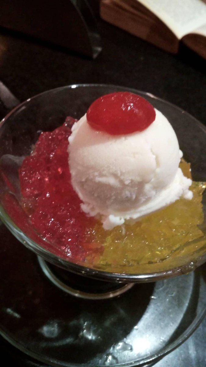 You would have seen pineapple on pizza and even banana. But no place does pizza like Arasan bakery. They top theirs with mutton and peas.Better known for its ice-cream jelly concoctions. Best known for its cubicle seating favoured by the young ones of the city.