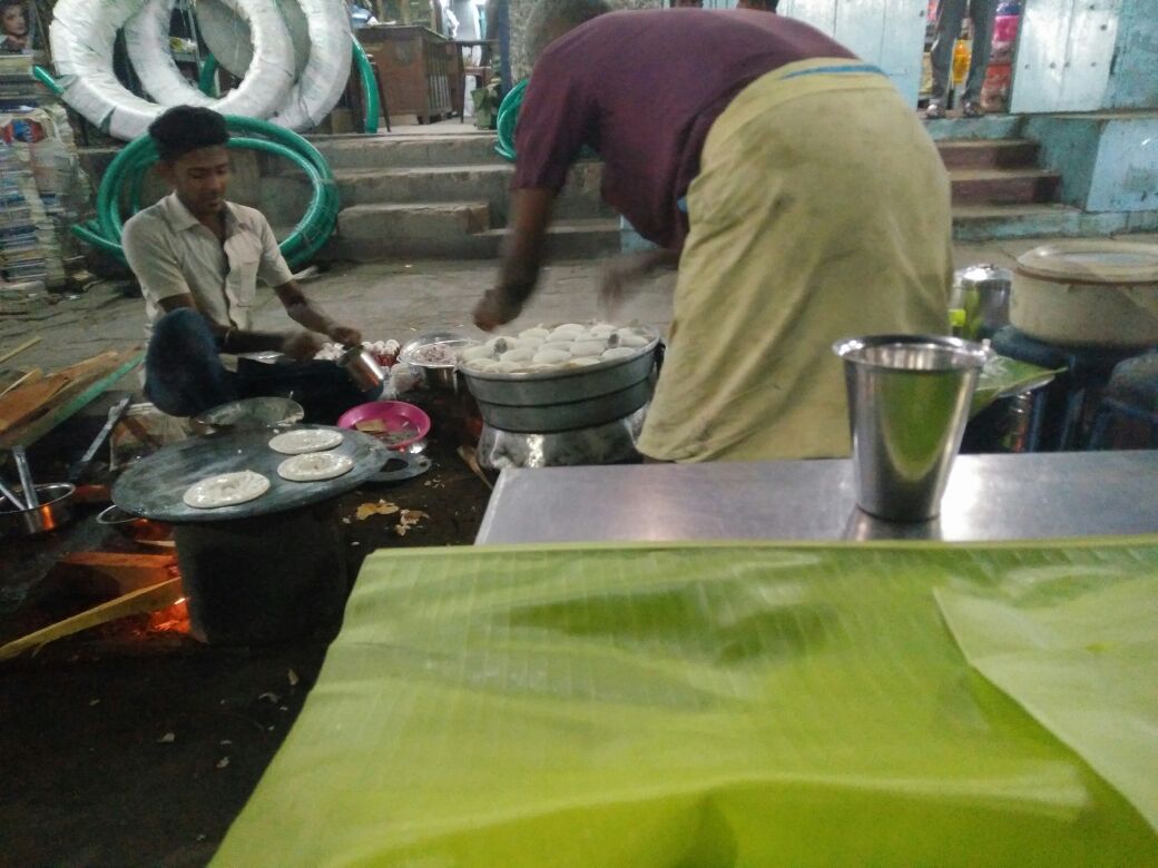 But I have saved the best for the last. Nellai express leaves around 740pm. Once it leaves the road leading to Tirunelveli junction will be deserted.In another five mins, you ll find men setting up tables and idli kundans. And a looooong line of men waiting to eat.
