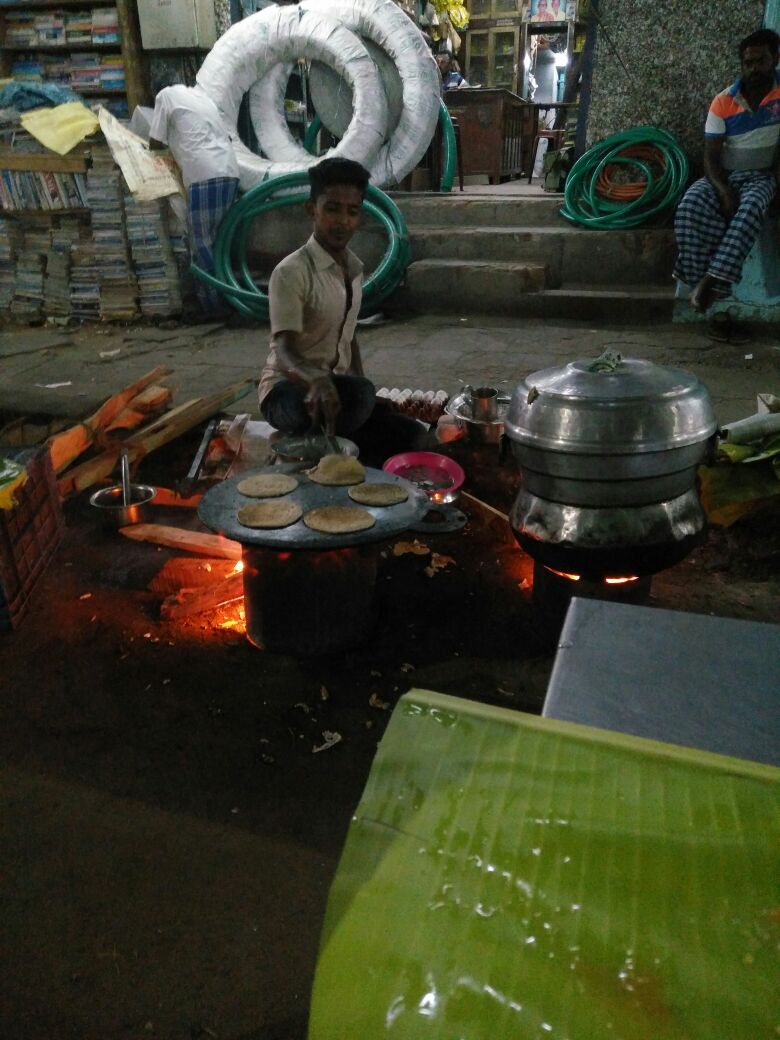 But I have saved the best for the last. Nellai express leaves around 740pm. Once it leaves the road leading to Tirunelveli junction will be deserted.In another five mins, you ll find men setting up tables and idli kundans. And a looooong line of men waiting to eat.