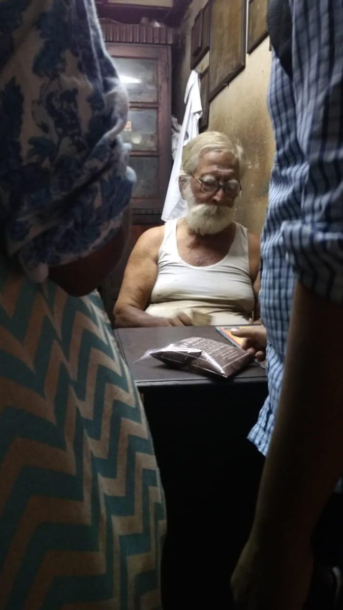 All food aside, when you are coming back from Iruttukadai find this small nook of a coffee shop with an octogenarian manning it. Royals kaapi. His family has been running it for 4 generations.I had once sent coffee from here to  @susritas and  @mehulved. They ll attest!