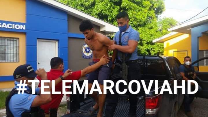 MarcoviaHd's tweet photo. 🚨#Informate🚨
#SomosTelemarcoviaHD
#Somos24/7

Policía nacional da captura sospechoso responsables del asesinato de Germán Vallecillo Jr y su camarógrafo Jorge Posas.

#ElCanalDelPuebloPueblo https://t.co/OQ9mssfKo5