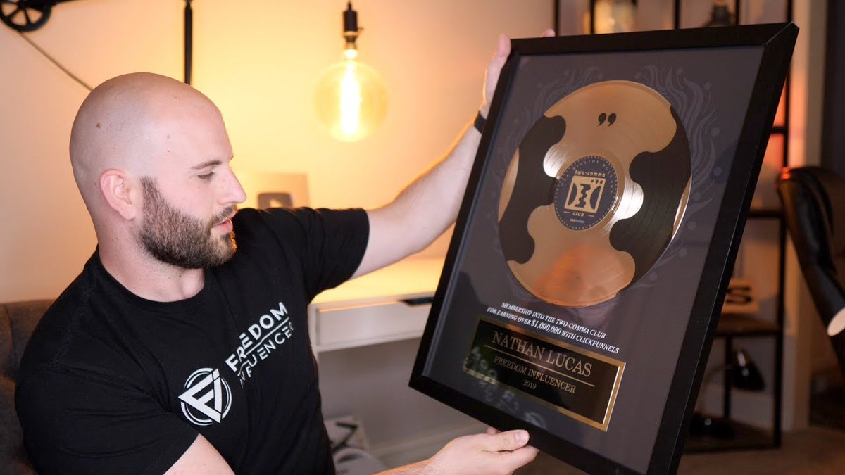 SeketAanru's tweet photo. Two Comma Club Award *#Unboxing* For Affiliate Marketing - https://t.co/QFHRqOXTcs #UIX #AffiliateMarketing #ClickfunnelsTwoComma #FreedomInfluencer #NathanLucas #TwoCommaClub #TwoCommaClubAward #TwoCommaClubClickfunnels https://t.co/5zLGcYDfgC