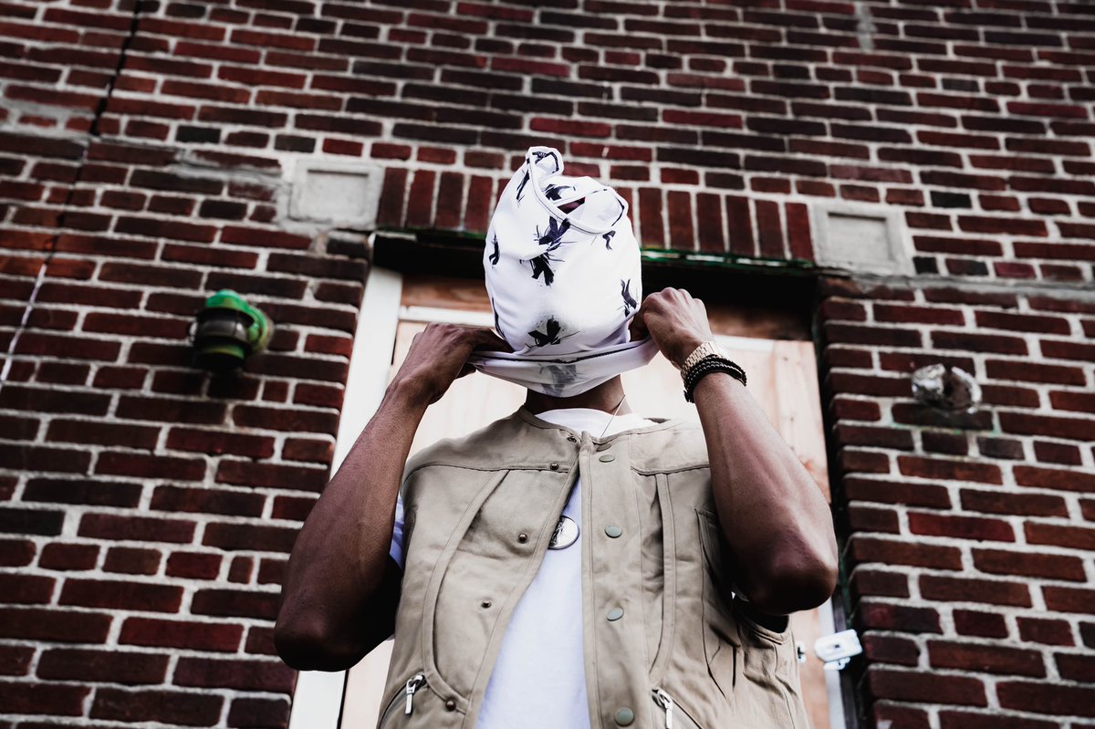 ItsKuuL's tweet photo. {Swipe left} Mask On; {Swipe right} Fuck it mask off; ๐ฅ: @ezrugonzalez #KUULIGANS #WIN #LinkWithLegends https://t.co/H7jVmQ4yLh