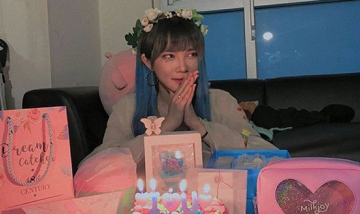 Queenblue_arg's tweet photo. 010720 | Actualización de instagram de Blue.D con Helen Chu y Herim Park (@/blue.d_00, @/_subban, @/herim_park_123)

"🎉Muchas gracias🎉
A mis fans, mis amigxs, mi familia y mi compañía!!💙💙

Muchas gracias por todas las felicitaciones.💙💙💙"

#BlueD #블루디 #JeonHoyeon #YGX https://t.co/yBIkFqCVSY