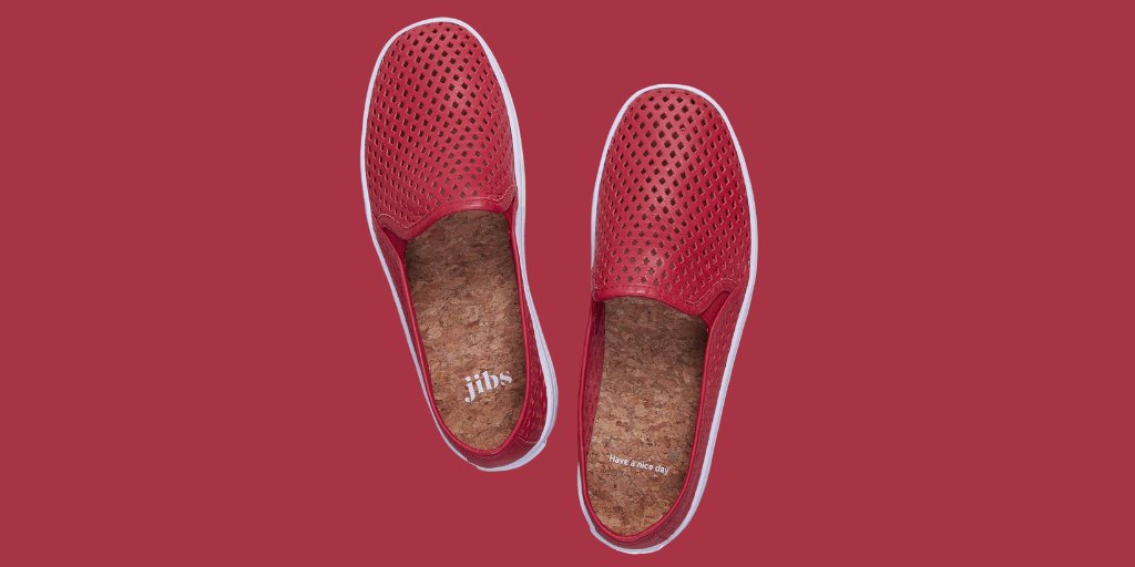 Get cozy with our diamond perforated leather.
Easy to slip on, breathable bio leather and elasticity for a super snug feeling.
#atease #cozy #ecofriendly #slipon #summer #wearejibs #timeless #lookbook #sneakers #summer #fashion #comfy #travelshoe  #lifeisgood #socialdistancing