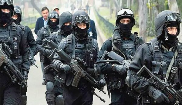 JagbaniOnline's tweet image. ਚੀਨ ਨੂੰ ਜਵਾਬ ਦੇਣ ਦੀ ਤਿਆਰੀ, ਸਰਜੀਕਲ ਸਟ੍ਰਾਈਕ ਕਰਣ ਵਾਲੇ ਸਰਜੀਕਲ ਸਟ੍ਰਾਈਕ ਲੱਦਾਖ &apos;ਚ ਤਾਇਨਾਤ
jagbani.punjabkesari.in/national/news/…

#China #SurgicalStrike #ParaSpecialForces #Ladakh