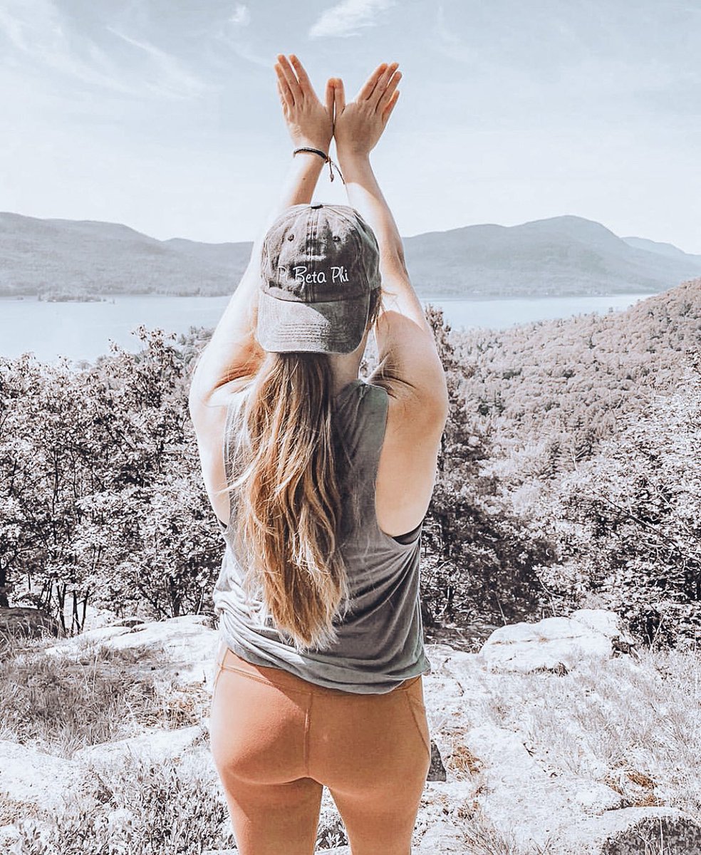 throwin’ what we know, wherever we go🐾🐺❤️ 
sign up for recruitment using the link in our bio! 
#GoLobosGoGreek #gogreek #throwwhatyouknow