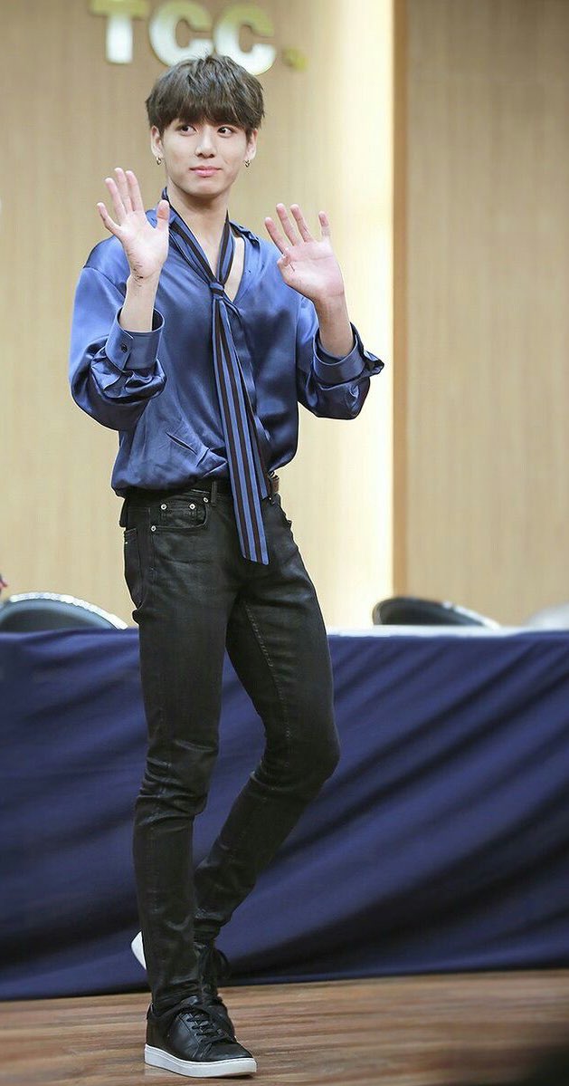 his body proportions = INSANE