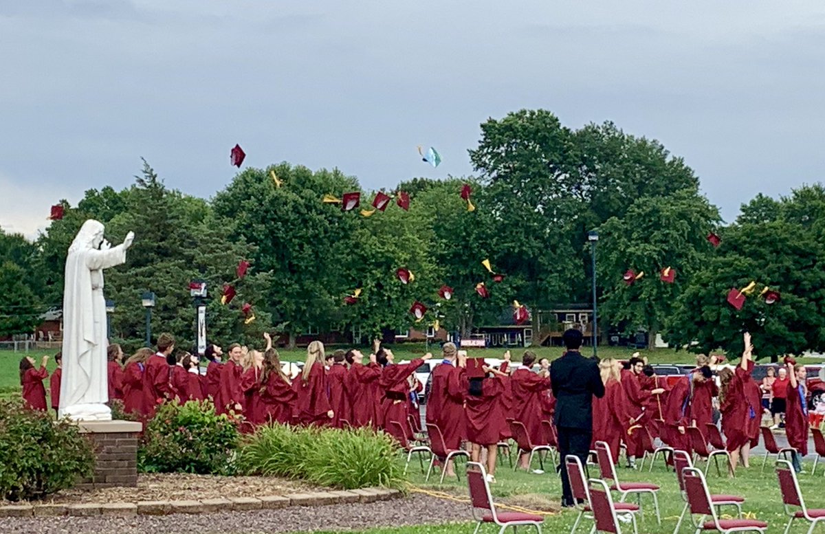 GibaultCatholic's tweet photo. Hats off to the Class of 2020! #gibaultproud https://t.co/01icjLOJ0c