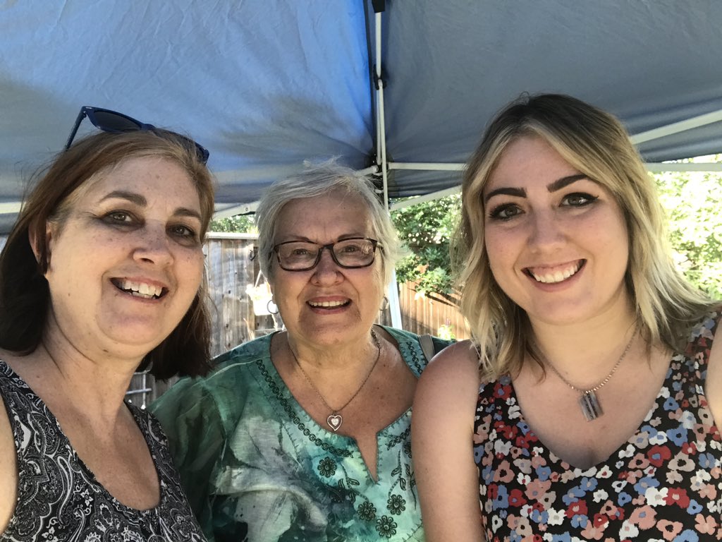 So proud of our new grad!  🧑‍🎓We now have 3 generations of teachers in our family!  Best wishes as you begin your career as an educator <a href="/SteidlJessica/">Jessica Steidl</a>!  You will be awesome!! 🎉👏🎈🌈 <a href="/UM_Education/">🎓Faculty of Education</a>