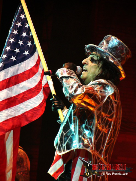 alicecooper's tweet photo. Happy Independence Day, Minions! If you need some tunes for your socially-distant BBQs, my Nights With Alice Cooper playlist is updated and ready to rock!

🎧 https://t.co/IYlrWQ2460

Be safe out there.

📷 Rob Rockitt https://t.co/fZmd77P87s