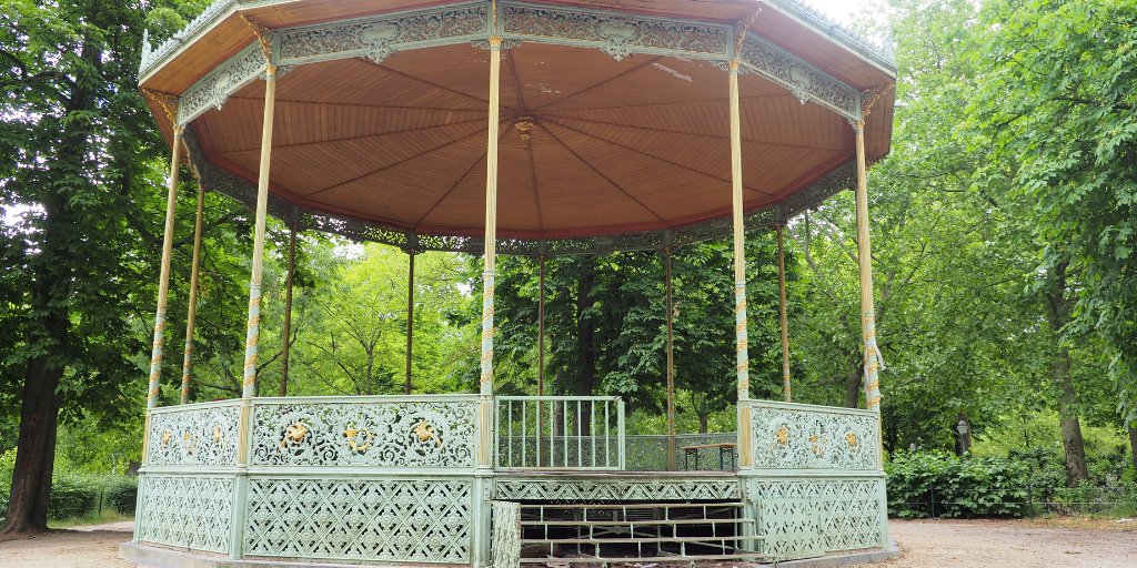 ⁠|Brussels Week| 🎲⁠
This week 3 puzzles on Brussels!📍⁠
⁠
Question: What kind of personalities can be found on this pavilion? 😏⁠
⁠⁠
#brussels #bruxelles #belgium #riddle #enigma #belgique #royalparc #games #puzzle #riddleoftheday #play #coddygames⁠