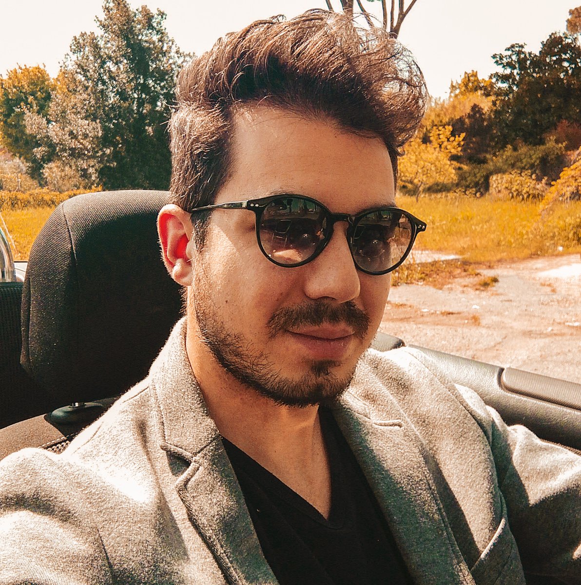Tutto quello che hai sempre voluto nella vita è nella tua testa, quindi studia, testa e sbaglia fino a che non avrai trovato il modo di farlo diventare realtà.

#focusonyourdreams #digitalcreators
