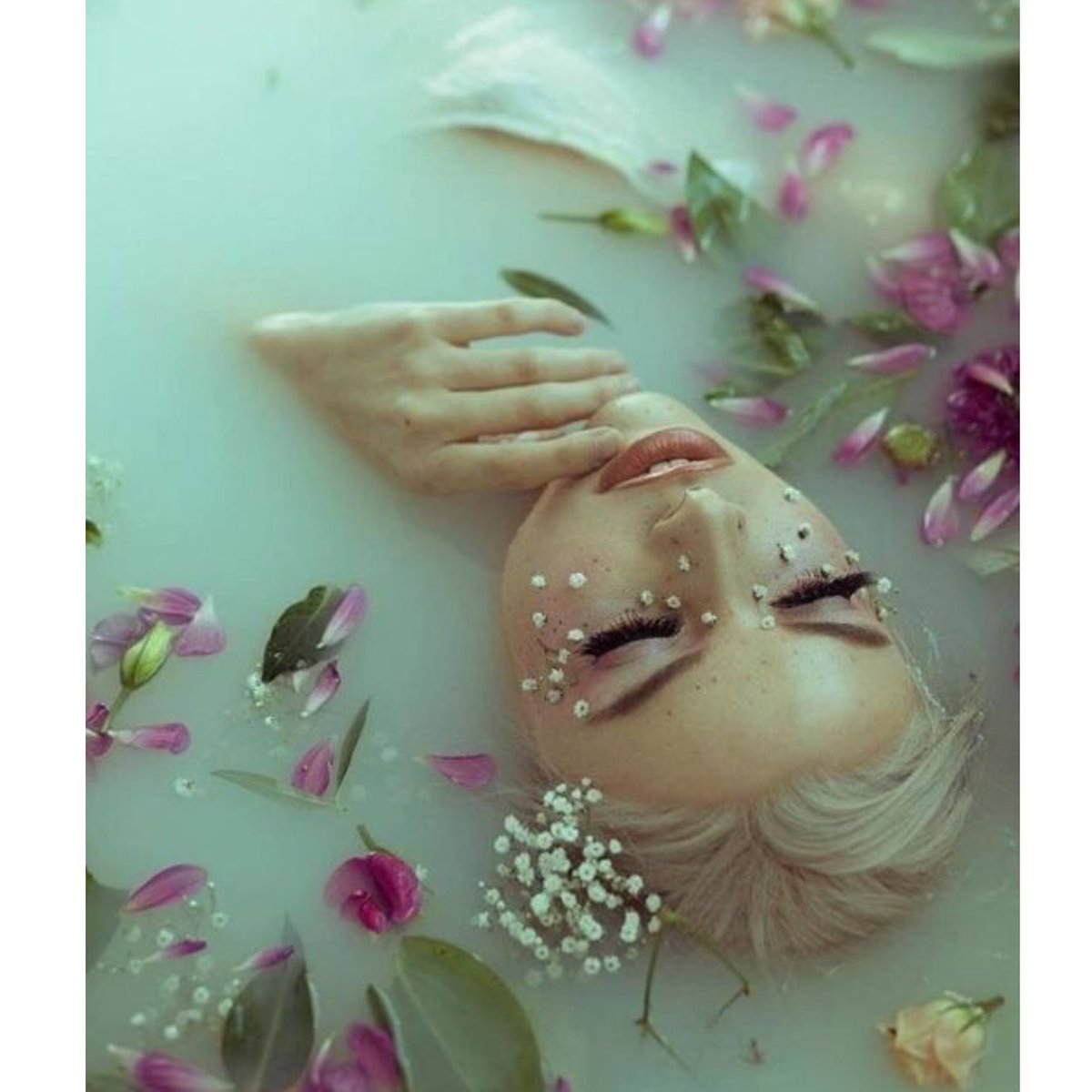 DrawRefrences's tweet image. Milky bath references