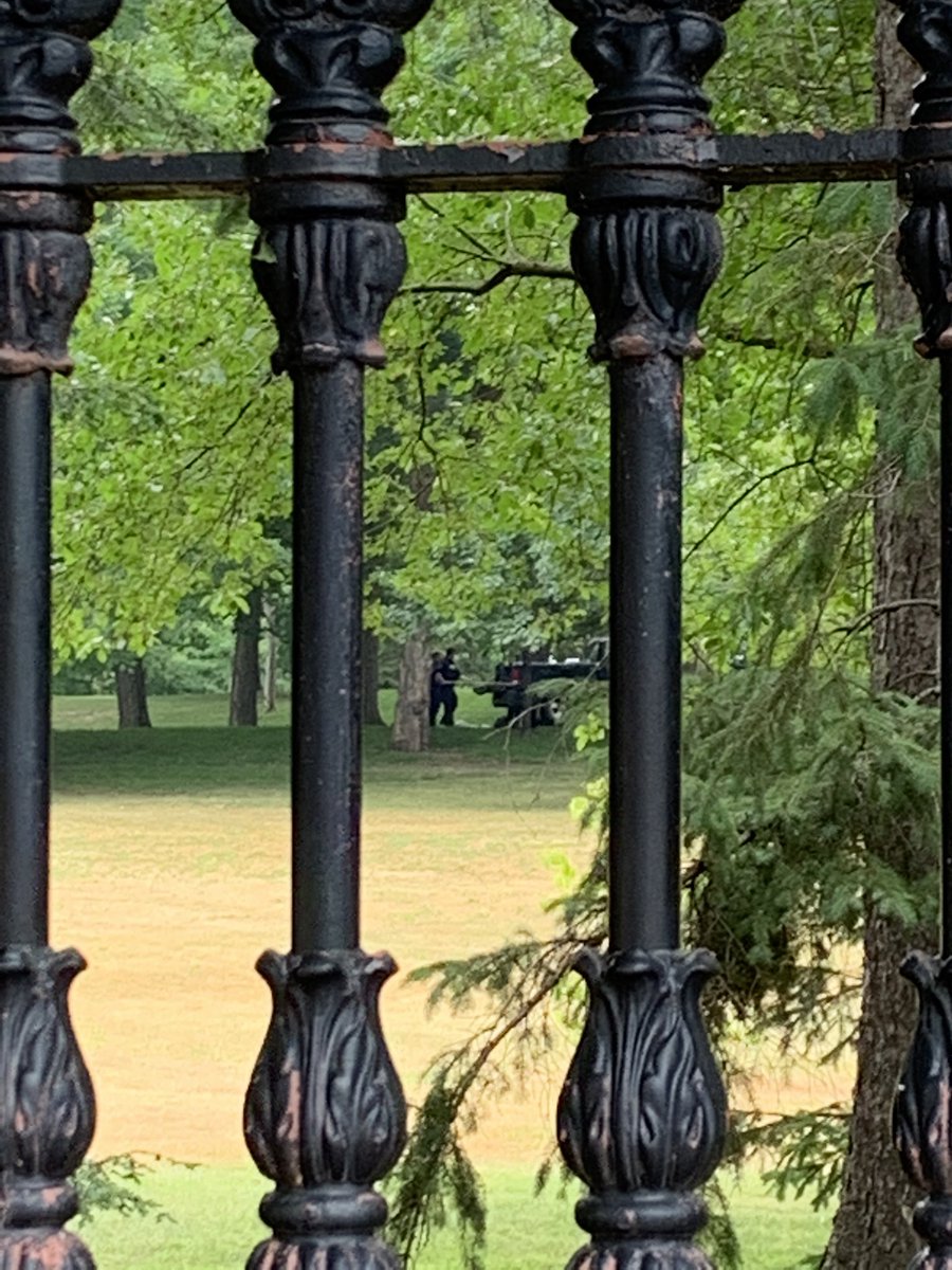 hill_johnstone's tweet photo. A pickup truck about 75 m from one of the gates seems to be focus of investigation. Objects being removed, dogs sniffing around the vehicle #cbcott #ottnews #rideauhall https://t.co/OmCzDvVDKa