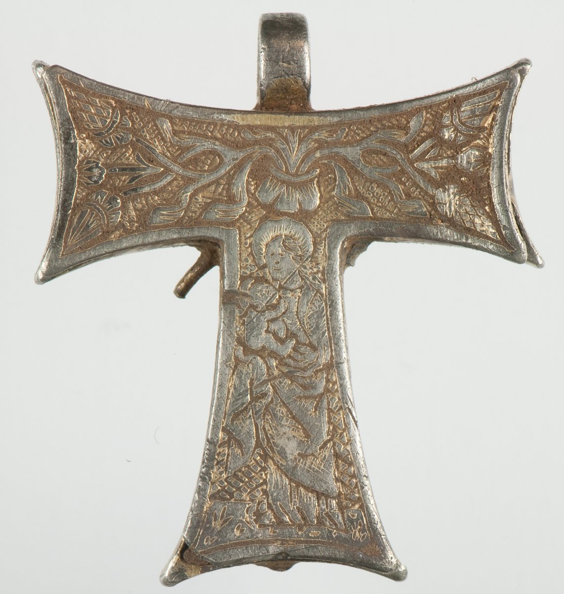 lucy_etc's tweet photo. This 15th century pendant was made to hold a sacred and precious relic. Its owner wore it in the hope of being protected from a deadly disease known as St Antony’s Fire🔥! Find out more below 👇 #MuseumsUnlocked #MedicineAndHealth @YorkshireMuseum https://t.co/sOlowpzGKI