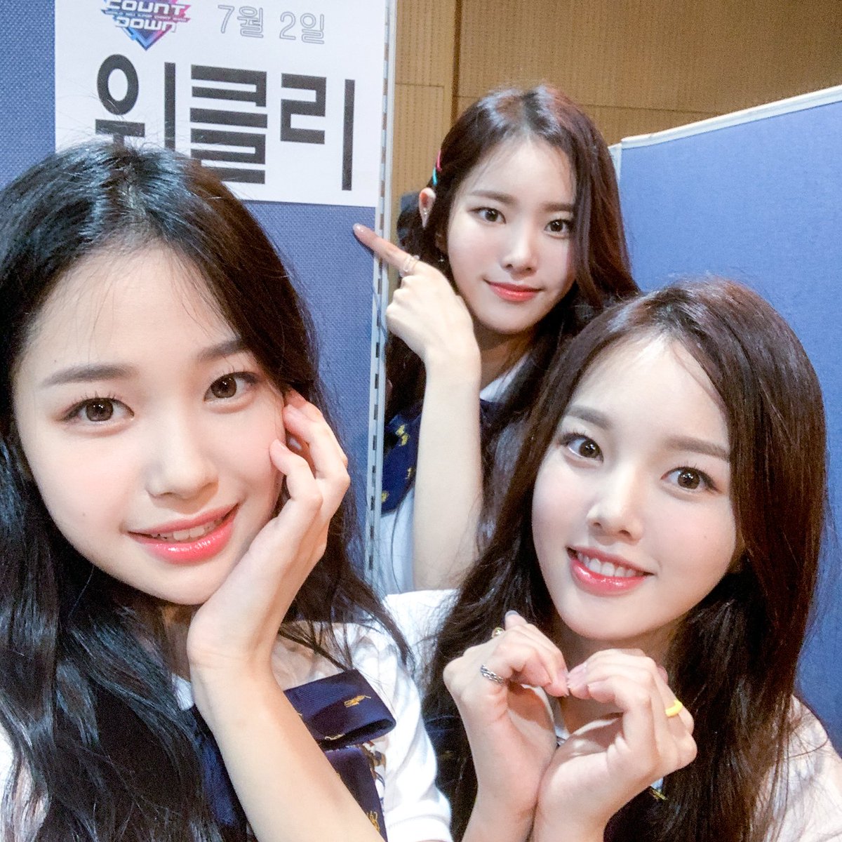 xinyutriples's tweet photo. #먼데일리

Today's schedule has finally ended! Let's wrap it up with the selcas that we took at the backstage. 📸 Thank you very much for everyone who's cheering for us in our third day of debut! We'll give our all for tomorrow, ten days later, hundreds days later, and so on! ✨ https://t.co/xuOrMQOiC7