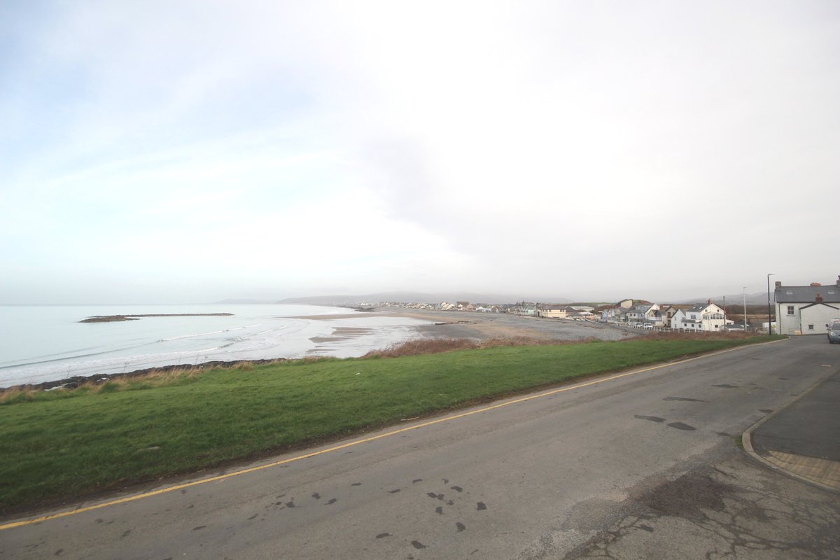 Now that's a view to wake up to every morning! 

Three Bedroom Flat, Cliff Road #Borth £730PCM 

1stoplettings.co.uk/property-P1746