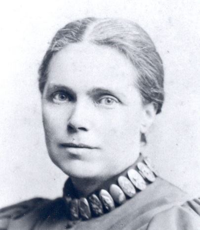 2/ It was founded by Henrietta Barnett in 1906 when the Hampstead Garden Suburb Trust Ltd purchased 243 acres of land from Eton College; inspired by Ebenezer Howard's Garden City movement, high-minded Victorian philanthropy and a version of Christian socialism.