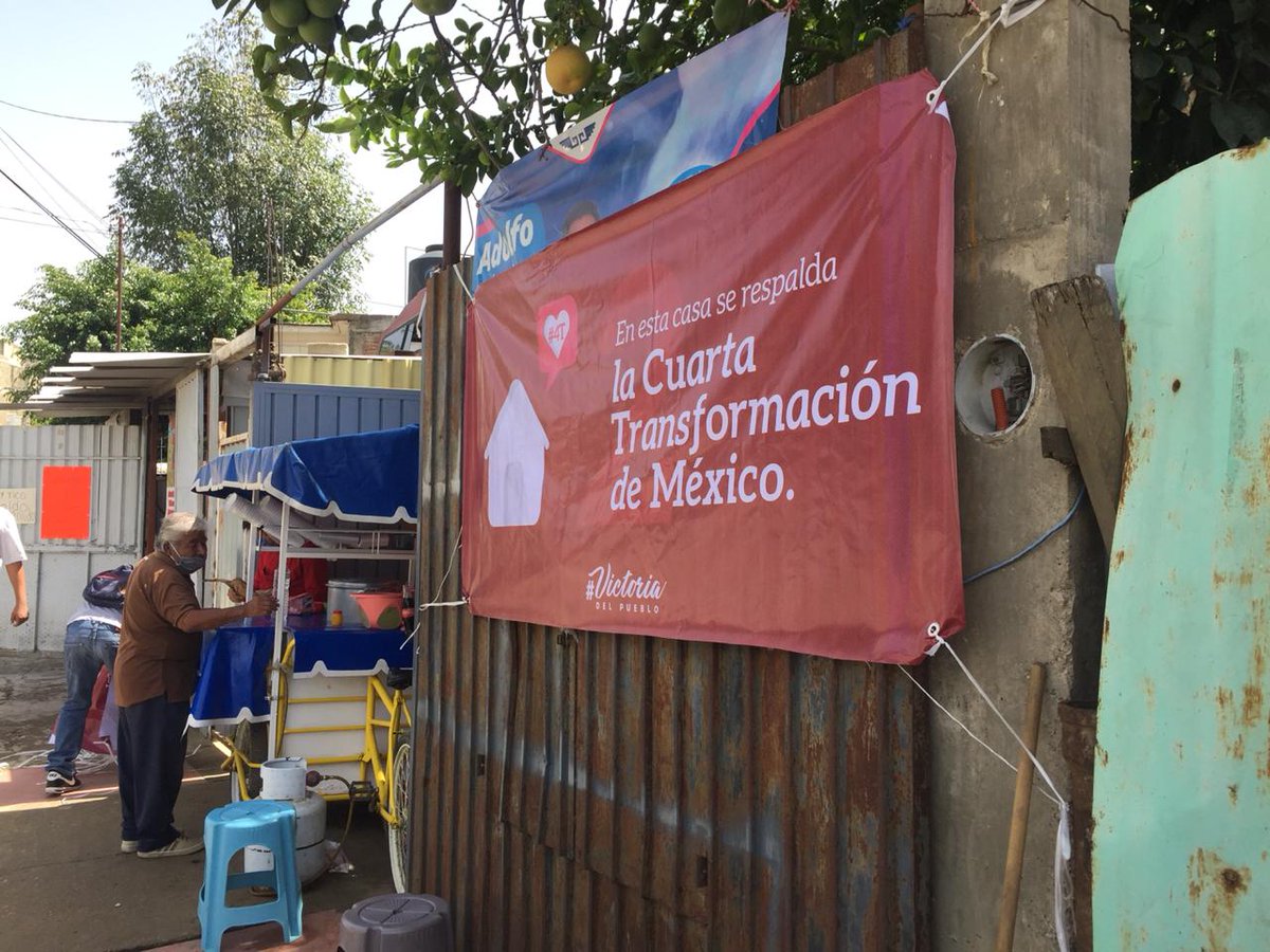 PavelMelendezC's tweet photo. El Pueblo: son quienes realmente mueven a #México y #Oaxaca. ¡Gracias a las y los ciudadanos de #OaxacaDeJuárez por su apoyo al histórico triunfo del #1JMX de 2018. @lopezobrador_ @molotovmx @NuevaRepublica @30jr39 @jenarovillamil @epigmenioibarra #TwitterOax #VictoriaDelPueblo https://t.co/5lTsCJnFXO
