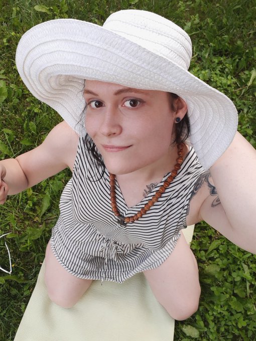 Got to enjoy some lounging around on Canada Day 😎 soaking up the Sun and iced tea while @miss_ozma  grills<a href="/tag/mvsales"class="tags"><span>#mvsales</span></a><a href="/tag/mvtrans"class="tags"><span>#mvtrans</span></a>