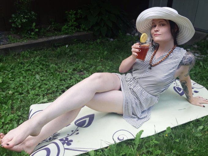 Got to enjoy some lounging around on Canada Day 😎 soaking up the Sun and iced tea while @miss_ozma  grills<a href="/tag/mvsales"class="tags"><span>#mvsales</span></a><a href="/tag/mvtrans"class="tags"><span>#mvtrans</span></a>