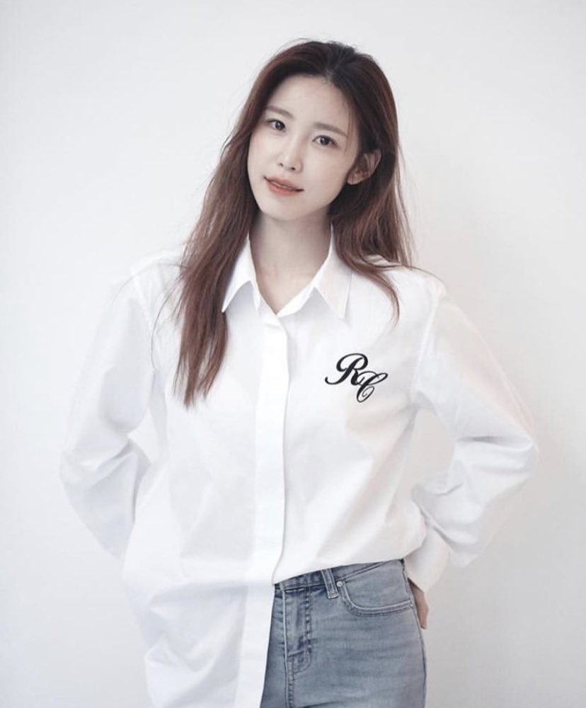 secrxttime's tweet photo. hyosung has such a pure heart, she fights for what’s right, she vocalizes her feminism even tho her country is still a bit close minded about that. she is always sharing petitions to save and help animals &amp; always doing charity. a beautiful soul inside an angel body. https://t.co/9Snh6FiyDJ