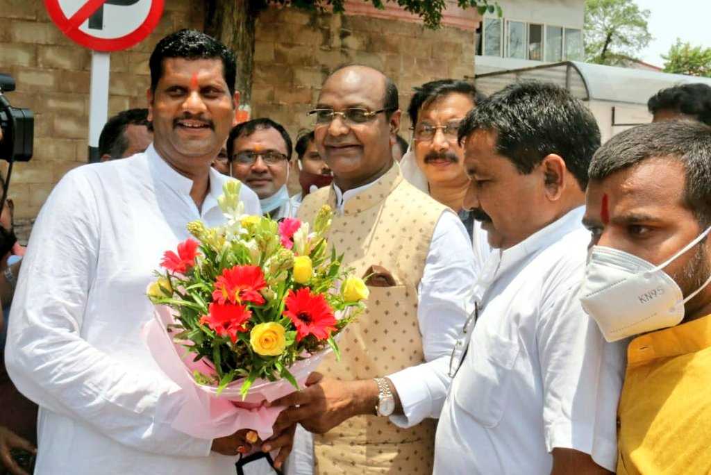 VishvasSarang's tweet image. #राजगढ़ के पूर्व विधायक व युवा मोर्चा साथी श्री अमर सिंह यादव ने भेंटकर शुभकामनाऐं प्रेषित कीं।
#Rajgarh #AmarSinghYadav