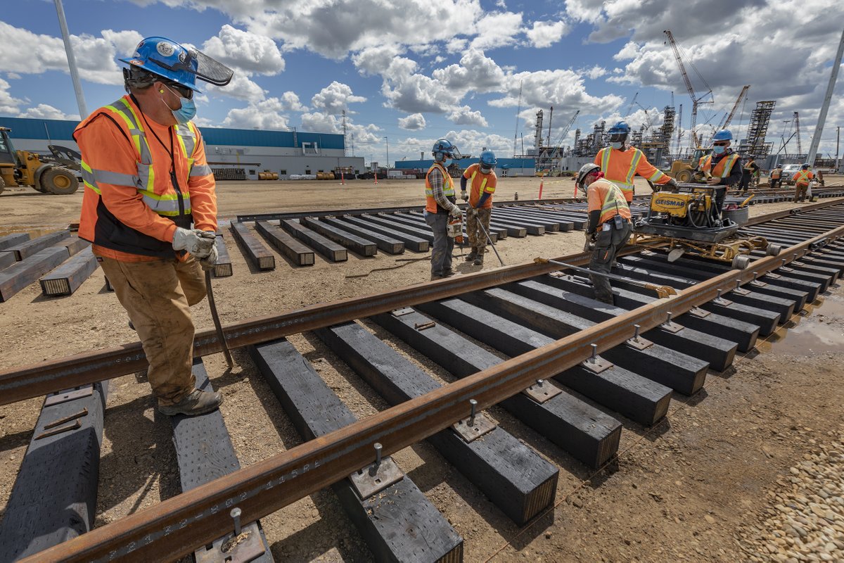 inter_pipeline's tweet photo. We are on our way to completing another milestone at the #HeartlandPetrochemicalComplex as track is laid down in the North Rail Yard. #ABEnergy #CanadianEnergy #HomeSafeEveryDay #WorkHardWorkSafe https://t.co/CdAPeA0eEB