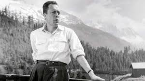 Camus n’oubliera jamais d’où il vient et son œuvre est marquée d’un grand respect pour le monde ouvrier, les travailleurs et le peuple. Dès ses 22 ans, il adhère d’ailleurs au Parti communiste algérien. Il est exclu du parti deux ans plus tard, suite à un revirement idéologique